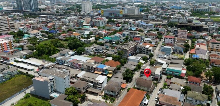Vายที่ดิน พร้อมสิ่งปลูกสร้าง 57 ตรว. หมู่บ้านพรสว่างนิเวศน์ 14 สุขุมวิท 111