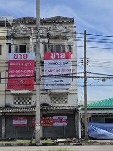 🔥 ขายตึกแถว 2 คูหาติดกัน ทำเลทองติดถนนลำลูกกา ใกล้ BTS คูคต เพียง 5.4 ล้านบาท 🔥 โอกาสหายาก! ซื้อครั้งเดียว ได้อาคารพาณิชย์ 2 คูหาติดกัน หากคุณกำลังมองหาทรัพย์สำหรับลงทุน เปิดธุรกิจ หรือรีโนเวตเพื่อสร้างมูลค่าเพิ่ม นี่คือโอกาสที่ไม่ควรพลาด