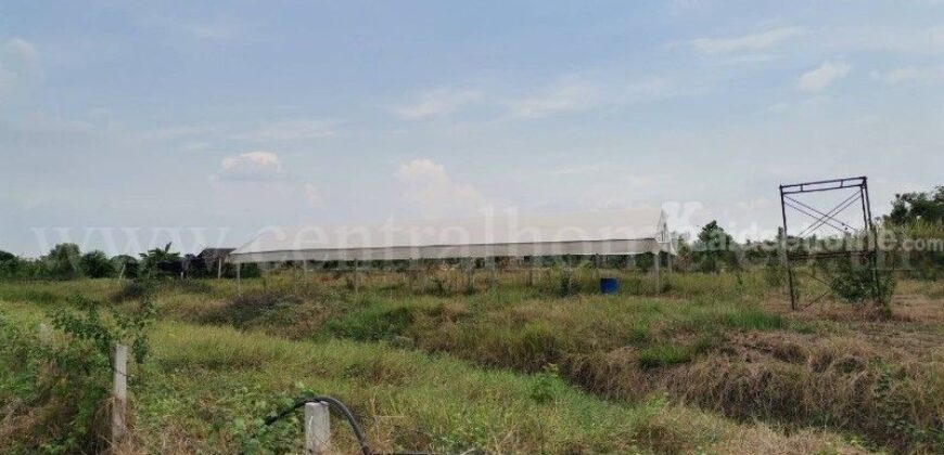 ที่ดินพร้อมสิ่งปลูกสร้าง 4-0-69.6 ไร่ ไทรน้อย