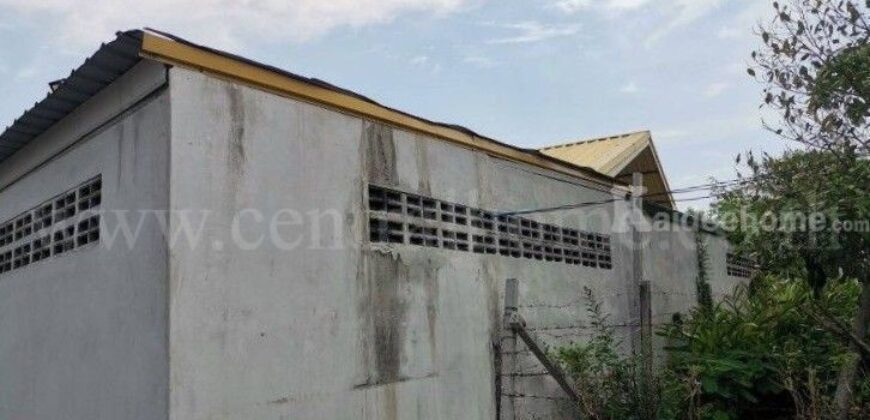 ที่ดินพร้อมสิ่งปลูกสร้าง 4-0-69.6 ไร่ ไทรน้อย