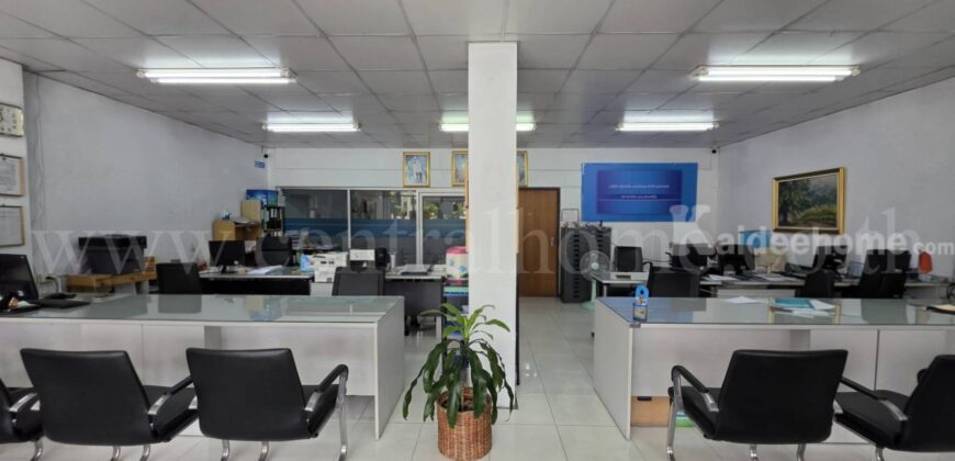 อาคารพาณิชย์ 4.5 ชั้น ติดถนนลาดพร้าว หน้าซอยลาดพร้าว 72 ขายพร้อมผู้เช่าระยะยาว