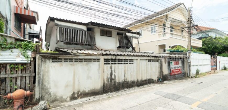 Vายที่ดิน พร้อมสิ่งปลูกสร้าง 57 ตรว. หมู่บ้านพรสว่างนิเวศน์ 14 สุขุมวิท 111
