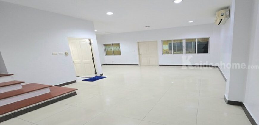 รหัสC7239 ให้เช่าทาน์โฮม 4ชั้น บ้านกลางเมืองบริติชทาวน์ ศรีนครินทร์ ศรีด่าน 24 ทำโฮมออฟฟิศได้