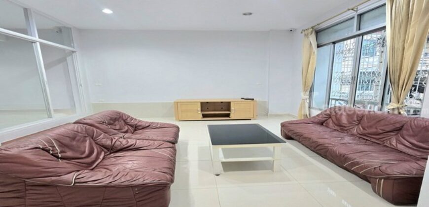รหัสC7239 ให้เช่าทาน์โฮม 4ชั้น บ้านกลางเมืองบริติชทาวน์ ศรีนครินทร์ ศรีด่าน 24 ทำโฮมออฟฟิศได้