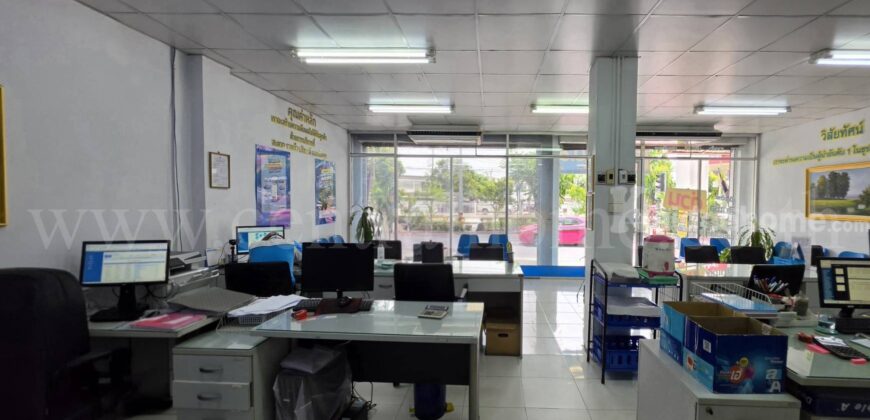 อาคารพาณิชย์ 4.5 ชั้น ติดถนนลาดพร้าว หน้าซอยลาดพร้าว 72 ขายพร้อมผู้เช่าระยะยาว