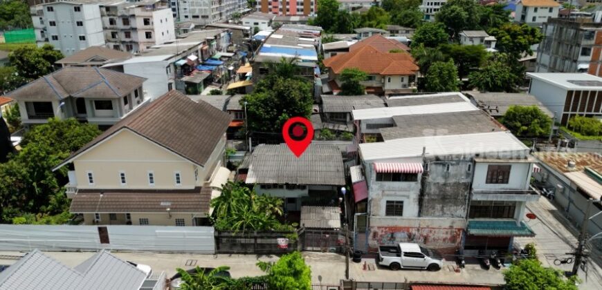 Vายที่ดิน พร้อมสิ่งปลูกสร้าง 57 ตรว. หมู่บ้านพรสว่างนิเวศน์ 14 สุขุมวิท 111