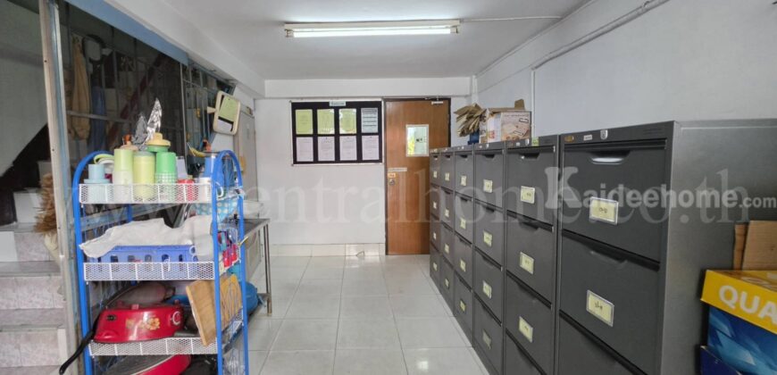 อาคารพาณิชย์ 4.5 ชั้น ติดถนนลาดพร้าว หน้าซอยลาดพร้าว 72 ขายพร้อมผู้เช่าระยะยาว