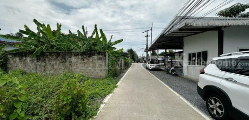 ที่ดินเปล่า ใกล้วัดท่าไม้ ติดถนนคอนกรีต แปลงมุม 