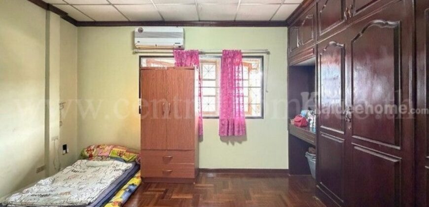 ทาวน์เฮ้าส์ เศรษฐกิจ 33 (สินเนรมิตร) สภาพดี ราคาถูก