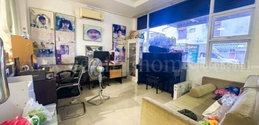 อาคารพาณิชย์ 4.5 ชั้น 2 คูหาตีทะลุ โครงการคาซ่ายูเรก้า – เพชรเกษม 63/4