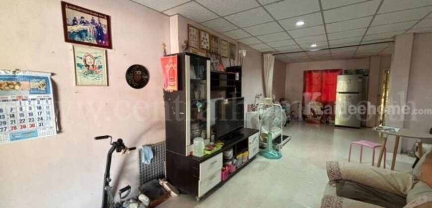 ทาวน์เฮ้าส์ สิวารัตน์ 10 เมืองนครปฐมติดถนนหลักหน้าบ้านไม่ชนใคร