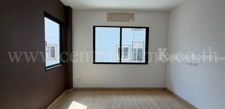 ทาวน์โฮม 3 ชั้น เดอะ ซิมโฟนี่ นวมินทร์ 163 บ้านตัวอย่าง