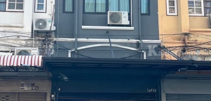อาคารพาณิชย์ ตึกแถวให้เช่า 3 ชั้นครึ่ง หมู่บ้านกัญญาเฮ้าส์ ซอยด่านสำโรง62 โทร 0974563645