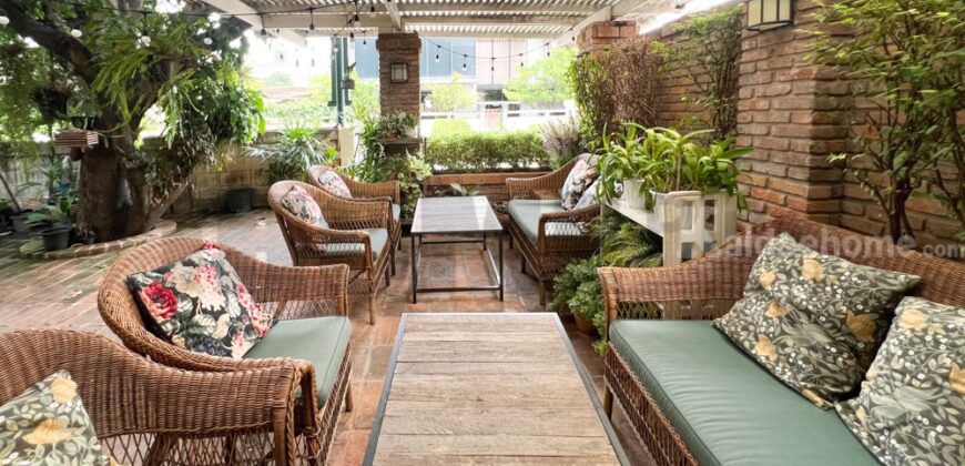 บ้านเดี่ยว 2 ชั้น 2 หลัง มีร้านอาหาร | 179 ตรว. | พื้นที่ใช้สอย 500 ตรม. | 5 นอน | 6 น้ำ | จอดรถ 2 คัน | ห้องอเนกประสงค์ชั้น1 ห้องทำงาน | ห้องแม่บ้าน 2 ห้องน้ำแม่บ้าน 2