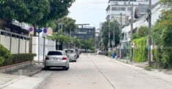 บ้านเดี่ยว 2 ชั้น 2 หลัง มีร้านอาหาร | 179 ตรว. | พื้นที่ใช้สอย 500 ตรม. | 5 นอน | 6 น้ำ | จอดรถ 2 คัน | ห้องอเนกประสงค์ชั้น1 ห้องทำงาน | ห้องแม่บ้าน 2 ห้องน้ำแม่บ้าน 2
