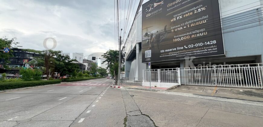 บ้านเดี่ยว 2 ชั้น 2 หลัง มีร้านอาหาร | 179 ตรว. | พื้นที่ใช้สอย 500 ตรม. | 5 นอน | 6 น้ำ | จอดรถ 2 คัน | ห้องอเนกประสงค์ชั้น1 ห้องทำงาน | ห้องแม่บ้าน 2 ห้องน้ำแม่บ้าน 2