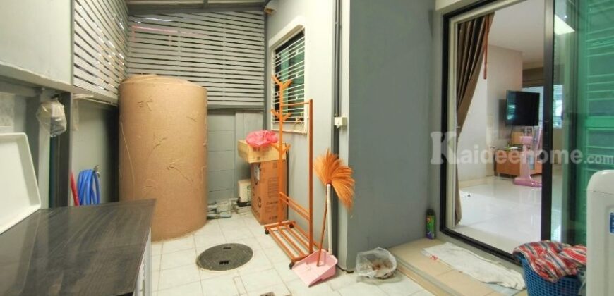 ขาย!! ทาวน์โฮม 3 ชั้น บ้านกลางเมือง งามวงศ์วาน (ขนาด 18 ตร.ว.) งามวงศ์วาน 47 แยก 6 (ซ.ชินเขต 2/6) ใกล้การไฟฟ้าส่วนภูมิภาค(สำนักงานใหญ่) หลักสี่ กทม. : Baan Klang Muang Ngamwongwan