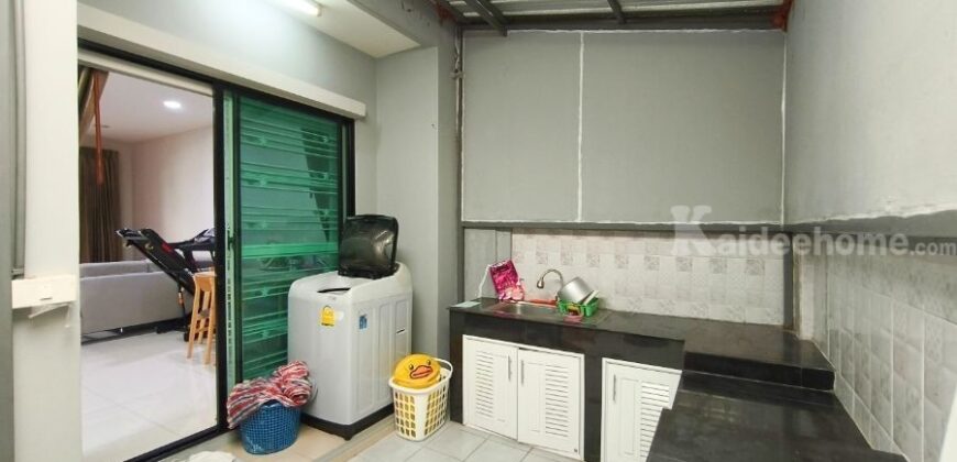 ขาย!! ทาวน์โฮม 3 ชั้น บ้านกลางเมือง งามวงศ์วาน (ขนาด 18 ตร.ว.) งามวงศ์วาน 47 แยก 6 (ซ.ชินเขต 2/6) ใกล้การไฟฟ้าส่วนภูมิภาค(สำนักงานใหญ่) หลักสี่ กทม. : Baan Klang Muang Ngamwongwan