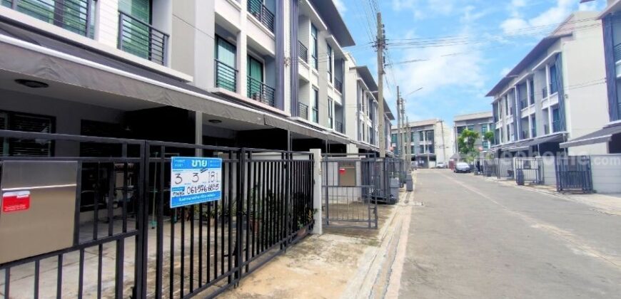 ขาย!! ทาวน์โฮม 3 ชั้น บ้านกลางเมือง งามวงศ์วาน (ขนาด 18 ตร.ว.) งามวงศ์วาน 47 แยก 6 (ซ.ชินเขต 2/6) ใกล้การไฟฟ้าส่วนภูมิภาค(สำนักงานใหญ่) หลักสี่ กทม. : Baan Klang Muang Ngamwongwan