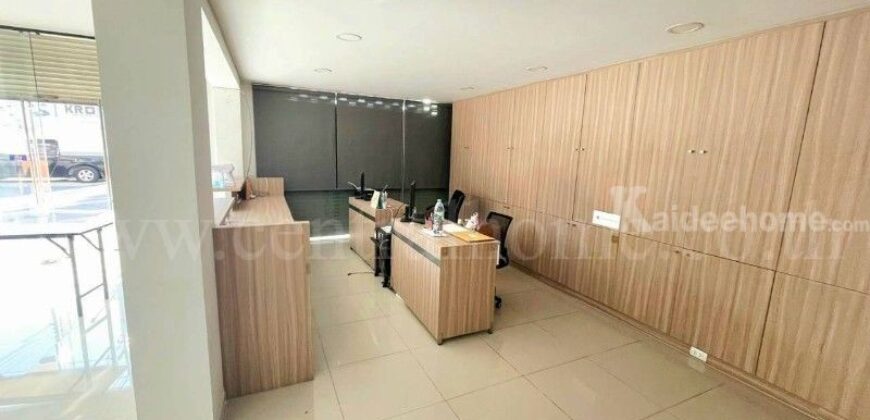 อาคารพาณิชย์ หรือตึกออฟฟิศ 3.5 ชั้น 2 คูหา เสนา อเวนิว รังสิต – คลอง 1
