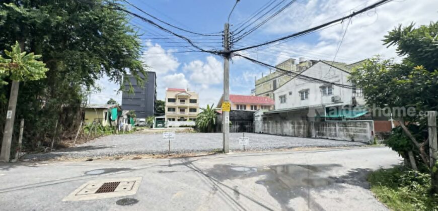 ขายที่ดิน ลาดพร้าว 101 แยก 46 ถมแล้ว 96 ตร.ว. ราคาเพียง 48,000 บาท/ตารางวา เท่านั้น รับประกันเลยว่าถูกกว่านี้ไม่มีอีกแล้ว เข้าซอยเพียงแค่ 350 เมตร
