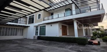 รหัสC7249 ขายบ้านเดี่ยวหลังใหญ่ เนื้อที่เกือบ 300 ตรว. มีลิฟต์ ในซอยสุขุมวิท101 ใกล้ BTS ปุณณวิถี