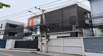 รหัสC7260 ให้เช่าบ้านเดี่ยว 3ชั้น ย่านรัชดาภิเษก ใกล้ MRTสุทธิสาร ห้วยขวาง เหมาะเป็นบริษัทและที่พักอาศัย