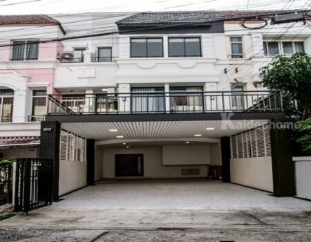 รหัสC7272 ให้เช่าทาวน์โฮม 3ชั้น โครงการบ้านกลางเมือง บริติซ ทาวน์ ศรีนครินทร์ ใกล้รถไฟฟ้าศรีลาซาล