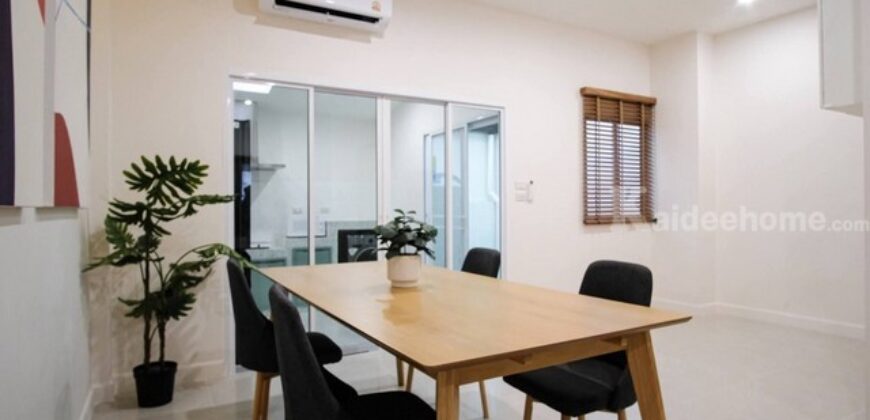 รหัสC7272 ให้เช่าทาวน์โฮม 3ชั้น โครงการบ้านกลางเมือง บริติซ ทาวน์ ศรีนครินทร์ ใกล้รถไฟฟ้าศรีลาซาล