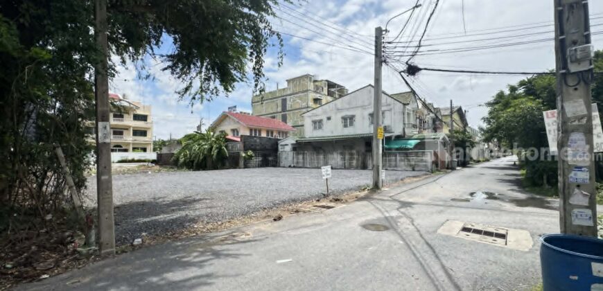 ขายที่ดิน ลาดพร้าว 101 แยก 46 ถมแล้ว 96 ตร.ว. ราคาเพียง 48,000 บาท/ตารางวา เท่านั้น รับประกันเลยว่าถูกกว่านี้ไม่มีอีกแล้ว เข้าซอยเพียงแค่ 350 เมตร