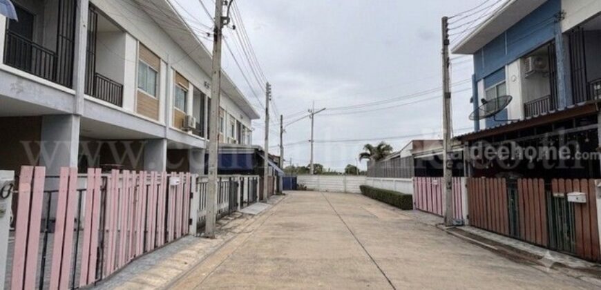 ทาวน์โฮม หมู่บ้านตรีพฤกษ์ เลียบคลองประปานครปฐม ราคาถูก