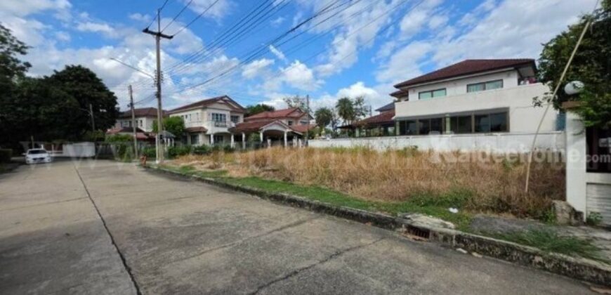 ที่ดิน 85 ตร.ว. ถมแล้ว หมู่บ้านปาริชาติ แปลงมุม ขายถูก ราคาต่ำกว่าประเมิน