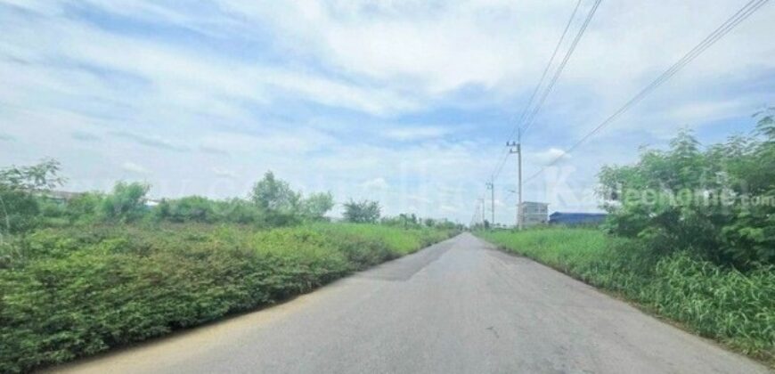 ที่ดิน 21-0-98 ไร่ ซอย รังสิต-นครนายก 49 ทำเลดีมาก รูปแปลงสี่เหลี่ยม หน้ากว้าง 424 เมตร