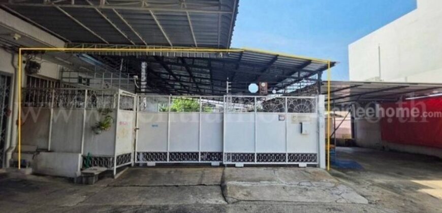 ขายอาคารพาณิชย์ 4.5 ชั้น 2 คูหา มีดาดฟ้า ทำเลทอง น่าลงทุน เดินทางได้ทั้งทางบกและทางน้ำ  ใกล้ความสะดวกครบ