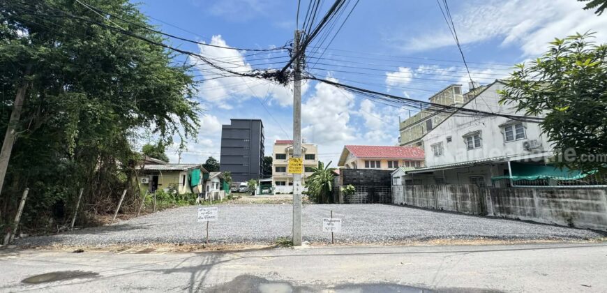 ขายที่ดิน ลาดพร้าว 101 แยก 46 ถมแล้ว 96 ตร.ว. ราคาเพียง 48,000 บาท/ตารางวา เท่านั้น รับประกันเลยว่าถูกกว่านี้ไม่มีอีกแล้ว เข้าซอยเพียงแค่ 350 เมตร