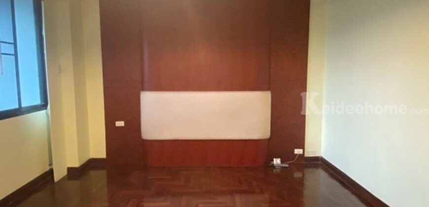 ขายคอนโดห้องใหญ่ ใจกลางอโศก ใกล้ BTS + สวนเบญฯ เป็นส่วนตัว เหมาะอยู่เองหรือปล่อยเช่า โทร 095-5647444