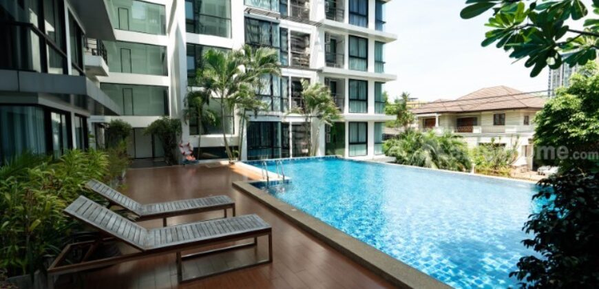 Vาย ชาโตว์ อินทาวน์ สุขุมวิท 62/1 เฟส 1 พร้อมเฟอร์ ห้องมุม Type ใหญ่ วิวสระ