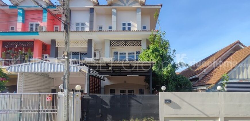 หมู่บ้าน พร้อมสุข ทาวน์เฮ้าส์ ซอย รัตนาธิเบศร์ 17 หลังริม