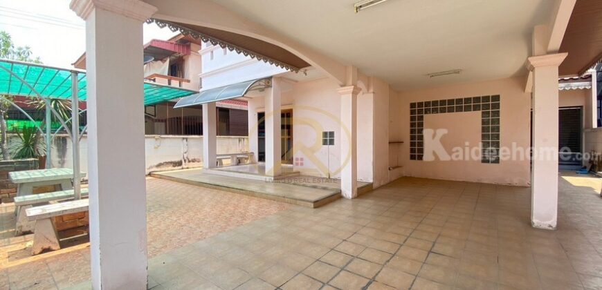 ให้เช่าบ้านเดี่ยว2ชั้น เลี้ยงสัตว์ได้ หมู่บ้านกีรติ 5 บ้านสวน 9 ซ.1 ใกล้โรงเรียนจั่นอนุสรณ์  ต.บ้านสวน อ.เมืองชลบุรี จ.ชลบุรี