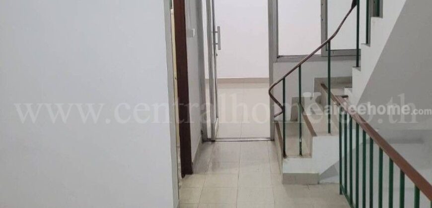 ตึกแถว 3.5 ชั้น รีโนเวทแล้ว ต่อเติมพื้นที่ใช้สอย ถ.พุทธมณฑลสาย 5