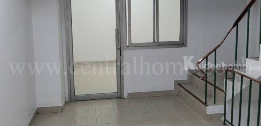 ตึกแถว 3.5 ชั้น รีโนเวทแล้ว ต่อเติมพื้นที่ใช้สอย ถ.พุทธมณฑลสาย 5
