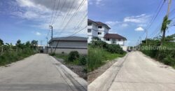 ขายที่ดินเนื้อที่ 100 ตรว ที่ถมแล้ว ด้านหลังที่ติดกับหมู่บ้าน The City Pattankarn อ่อนนุช 70/1