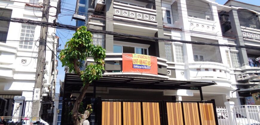 🚩 บ้านรีโนเวท ทาวน์โฮม 3 ชั้น หลังใหญ่ โครงการ เดอะ รีโน่ นวมินทร์ ติดห้างโลตัสนวมินทร์