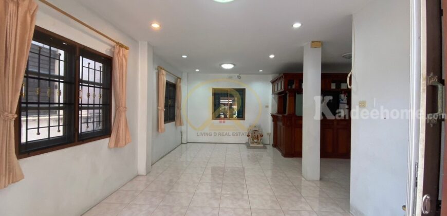 ให้เช่าบ้านเดี่ยว2ชั้น เลี้ยงสัตว์ได้ หมู่บ้านกีรติ 5 บ้านสวน 9 ซ.1 ใกล้โรงเรียนจั่นอนุสรณ์  ต.บ้านสวน อ.เมืองชลบุรี จ.ชลบุรี