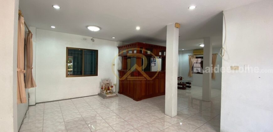 ให้เช่าบ้านเดี่ยว2ชั้น เลี้ยงสัตว์ได้ หมู่บ้านกีรติ 5 บ้านสวน 9 ซ.1 ใกล้โรงเรียนจั่นอนุสรณ์  ต.บ้านสวน อ.เมืองชลบุรี จ.ชลบุรี