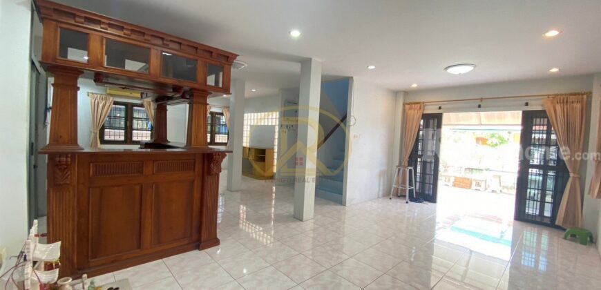 ให้เช่าบ้านเดี่ยว2ชั้น เลี้ยงสัตว์ได้ หมู่บ้านกีรติ 5 บ้านสวน 9 ซ.1 ใกล้โรงเรียนจั่นอนุสรณ์  ต.บ้านสวน อ.เมืองชลบุรี จ.ชลบุรี