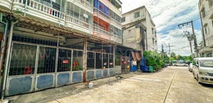อาคารพาณิชย์ 3.5 ชั้น ลาดพร้าววังหิน 26 เนื้อที่ 24 ตร.วา ราคาถูกมาก – ลาดพร้าว