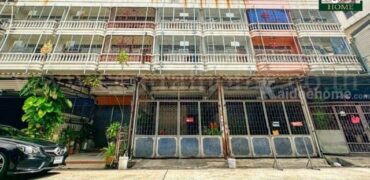 อาคารพาณิชย์ 3.5 ชั้น ลาดพร้าววังหิน 26 เนื้อที่ 24 ตร.วา ราคาถูกมาก – ลาดพร้าว