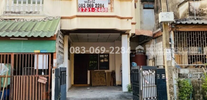 ขายทาวน์เฮ้าส์ 3 ชั้น ลาดพร้าว 101 ซอย 50 ใกล้โรงเรียนวัดบึงทองหลาง ปากซอยมีสถานีรถไฟฟ้าสายสายสีเหลือง