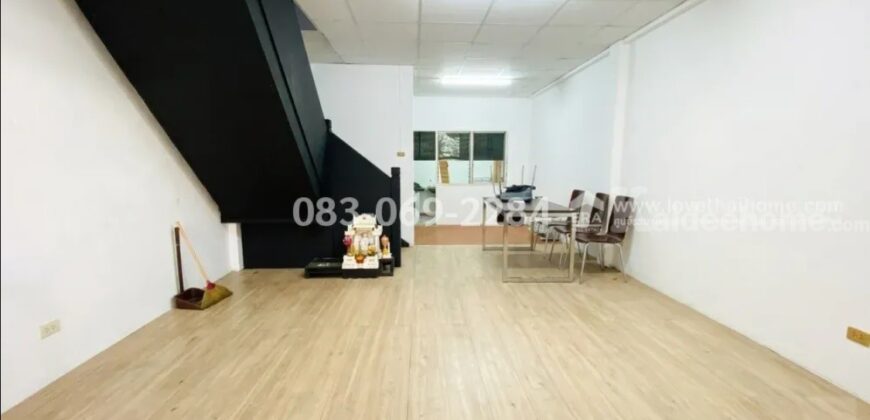 ขายทาวน์เฮ้าส์ 3 ชั้น ลาดพร้าว 101 ซอย 50 ใกล้โรงเรียนวัดบึงทองหลาง ปากซอยมีสถานีรถไฟฟ้าสายสายสีเหลือง